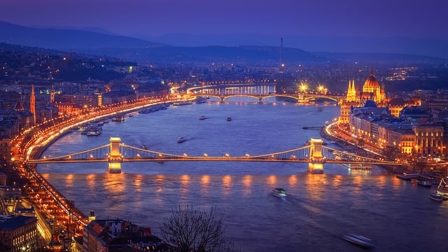 Budapest bei Nacht, Flusskreuzfahrt Osteuropa