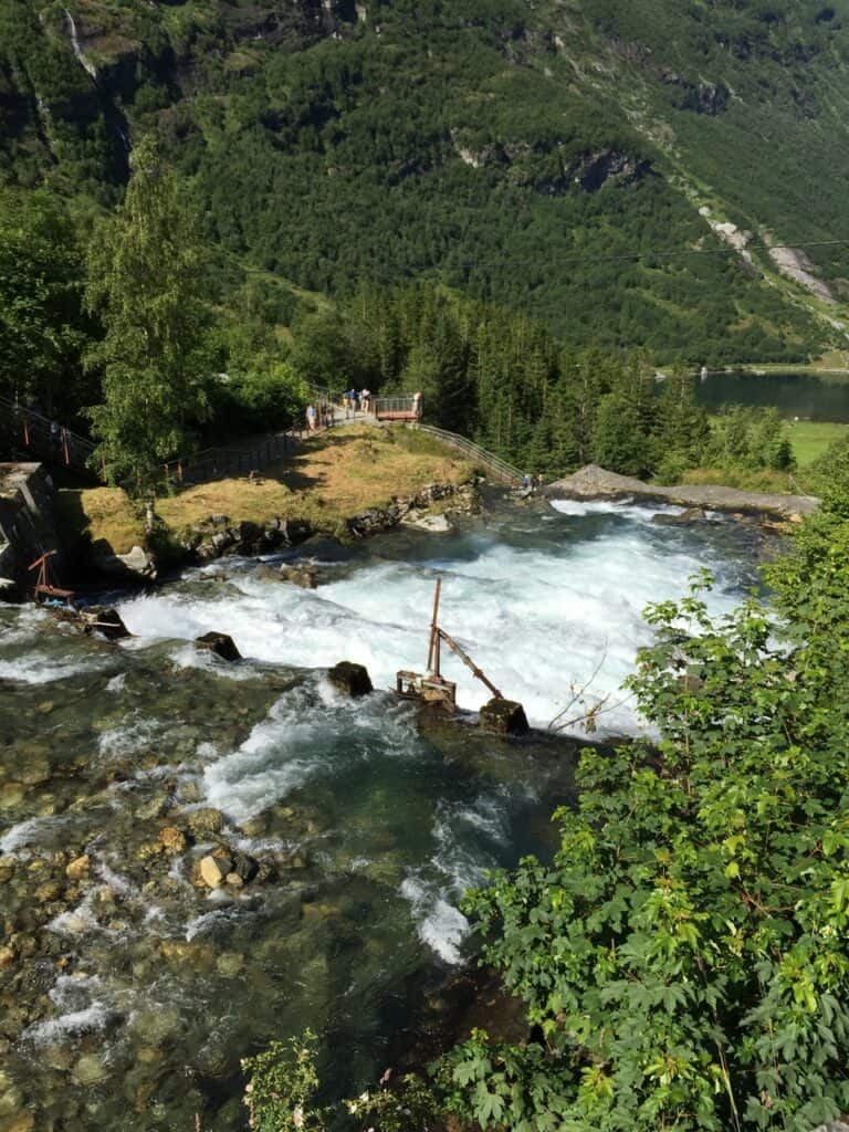 urlaubsreise norwegen wasserfall